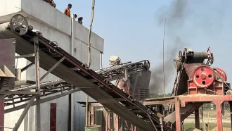 সিলেট বিয়ানীবাজারে বায়ুদূষণের দায়ে ৭ লাখ টাকা জরিমানা, পাথর ভাঙার যন্ত্র ধ্বংস