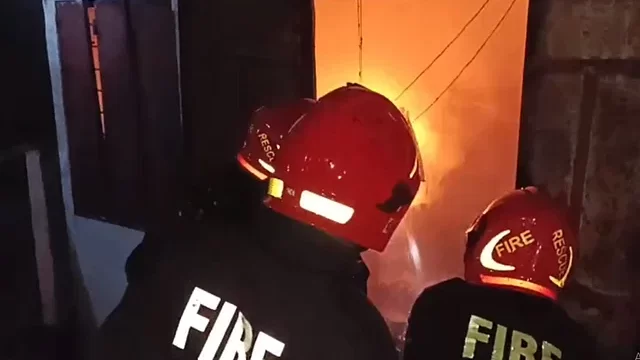 সিলেটে জুতার গুদামে আগুন, পুড়ে গেছে কয়েক লাখ টাকার মালামাল