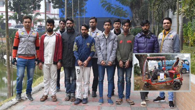 গলা কেটে অটোরিকশা ছিনতাই করেন তারা