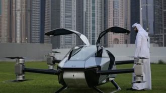 বাজারে আসছে উড়ন্ত গাড়ি