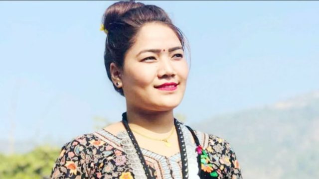 বিমান দুর্ঘটনায় জনপ্রিয় গায়িকার মৃত্যু