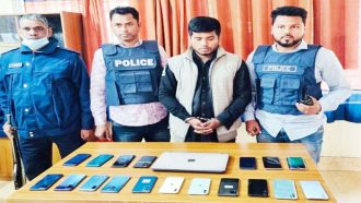 হবিগঞ্জের মাধবপুর পুলিশের অভিযানে মোবাইল ও ল্যাপটসহ আটক ১