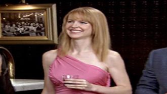 টাকা বাঁচাতে বিড়ালের খাবার খান কোটিপতি নারী!