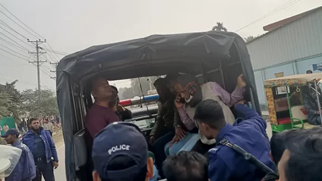 ধামরাইয়ে মিছিলের প্রস্তুতির সময় পুলিশের ধাওয়া, বিএনপি সভাপতিসহ আটক ৯