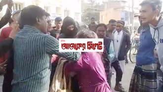 সিলেটে এবার রাস্তায় তিন নারীর চুলোচুলি!