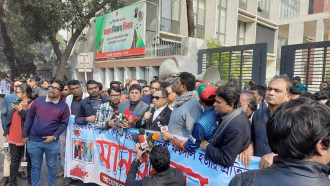 যুক্তরাষ্ট্রে পুলিশের গুলিতে নিহত বাংলাদেশি, ঢাকায় মানববন্ধন