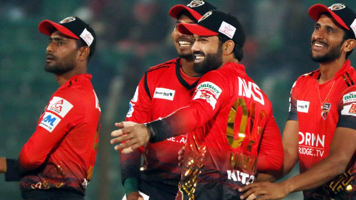 ঢাকাকে হারিয়ে কুমিল্লার হ্যাটট্রিক জয়