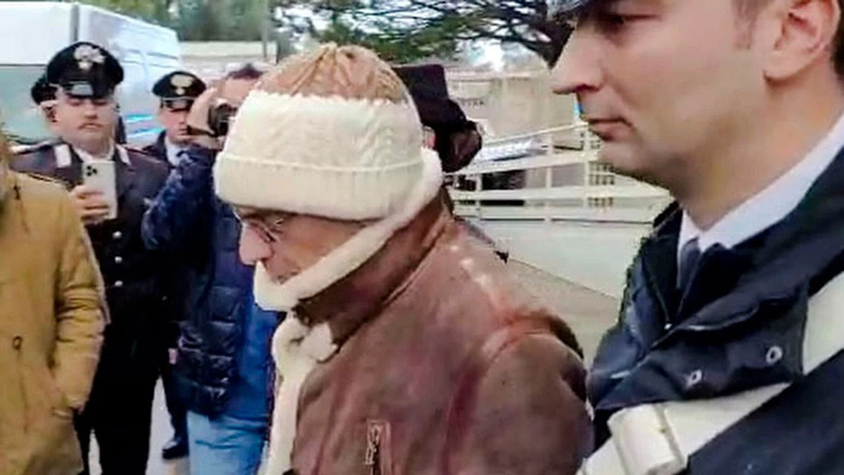 ৩০ বছর পর ইতালির মোস্ট ওয়ান্টেড মাফিয়া গ্রেপ্তার