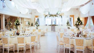 নিজের বিয়েতে সাবেক প্রেমিকদের নিমন্ত্রণ!