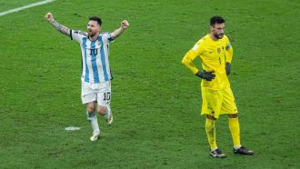 মেসিদের কাছে হারের গ্লানি নিয়ে অবসরে ফরাসি অধিনায়ক