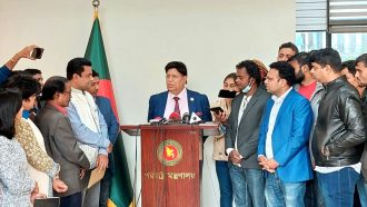 ‘বাংলাদেশে কী ঢং, এক বছর আগে হইচই’