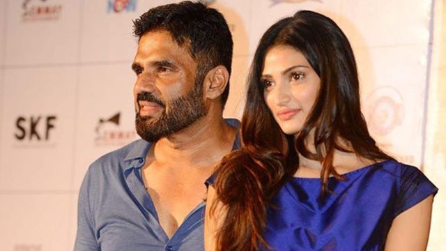 মেয়েকে বিয়ে দিয়ে আবেগে ভাসলেন সুনীল শেঠি