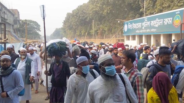 আখেরি মোনাজাত শেষেও হেঁটে ফিরতে হচ্ছে মুসল্লিদের