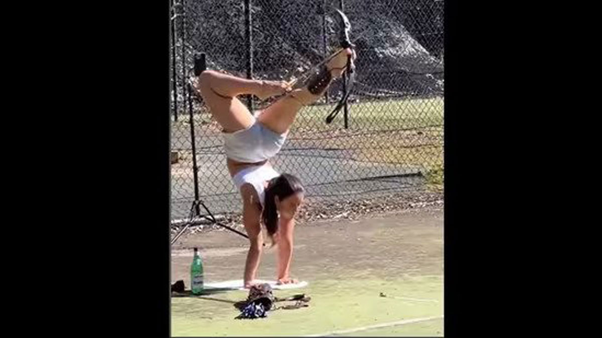 ভিডিও: পা দিয়ে তীর ছুড়ে তরুণীর বিশ্বরেকর্ড