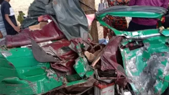 সিলেটের গোলাপগঞ্জে ট্রাক ও অটোরিকশার মুখোমুখি সংঘর্ষে প্রাণ গেল মা-মেয়ে ও মা-ছেলের