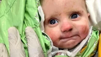 তুরস্কের ধ্বংসস্তূপ থেকে ১২৮ ঘণ্টা পর উদ্ধার ২ মাসের শিশু