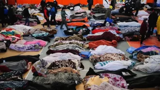 স্টেডিয়াম, পার্কিংয়ে লাশের সারি, উদ্বিগ্ন স্বজনের কান্না