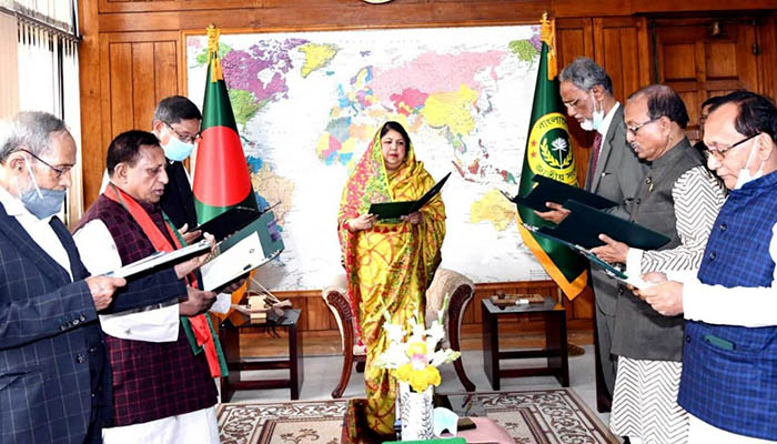 শপথ নিলেন নবনির্বাচিত ছয় সংসদ সদস্য