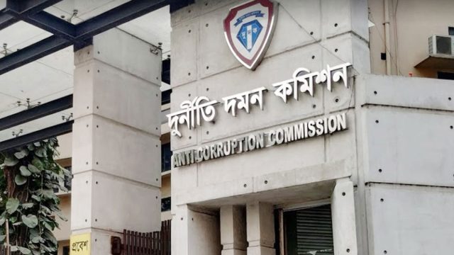 ৫৬ লাখ টাকার অবৈধ সম্পদ, চার্জশিটে আসামি পুলিশ কর্মকর্তার স্ত্রী