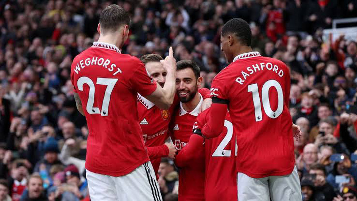 দুই গোলে পিছিয়ে থেকেও হার এড়াল ম্যানইউ