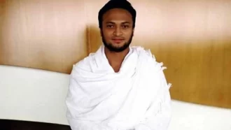 বিপিএলের মাঝপথে ওমরাহ করতে দেশের বাইরে সাকিব