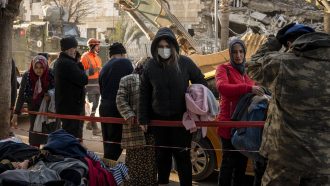 তুরস্কে ২২৮ ঘণ্টা পর দুই সন্তানসহ মা জীবিত উদ্ধার