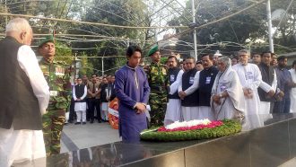 ৭ মার্চ উপলক্ষে বঙ্গবন্ধুর প্রতিকৃতিতে প্রধানমন্ত্রীর শ্রদ্ধা