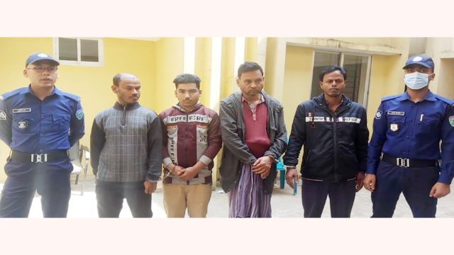 ফেঞ্চুগঞ্জে জুয়ার আসর থেকে আটক ৪