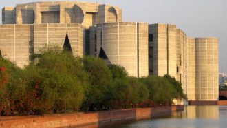 হজযাত্রীদের বিমানভাড়া দেড় লাখ টাকা করার সুপারিশ