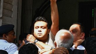 মমতাকে তুলোধুনো আইনজীবীর, গভীর রাতে গ্রেপ্তার–বিকেলে জামিন