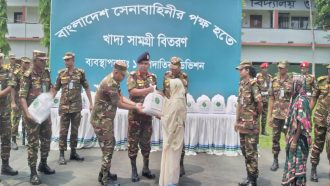 সিলেট অঞ্চলে ৩০৮০ পরিবারে সেনাবাহিনীর খাদ্য সামগ্রী