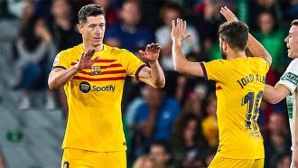 লেভানডফস্কির জোড়া গোল, শিরোপার আরও নিকটে বার্সা