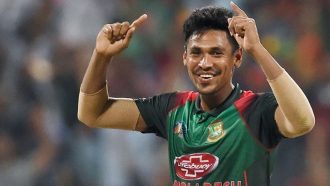 মোস্তাফিজকে বসিয়ে রেখে হেরেই চলেছে দিল্লি