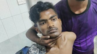 সিলেটে ছিনতাইয়ে বাধা দেওয়ায় রিকশা চালককে ছুরিকাঘাত, আটক ৩