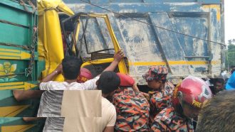 দক্ষিণ সুরমায় দুই ট্রাকের মুখোমুখি সংঘর্ষ, আহত ৩