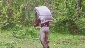 ঈদকে সামনে রেখে জৈন্তাপুর সীমান্ত দিয়ে ঢুকছে ভারতীয় পণ্য