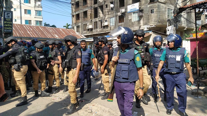 জিন্দাবাজারে বিএনপি নেতাকর্মীদের ‘পিকেটিং’, পুলিশের ধাওয়া