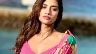 তারকা নয় শিক্ষিত মানুষ চাই, নির্বাচনী এলাকায় নুসরাতবিরোধী পোস্টার