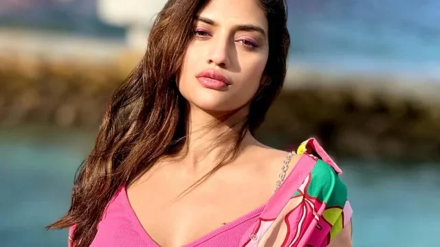 তারকা নয় শিক্ষিত মানুষ চাই, নির্বাচনী এলাকায় নুসরাতবিরোধী পোস্টার