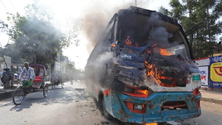 তিন দিনের অবরোধে ৩১ গাড়িতে আগুন: ফায়ার সার্ভিস