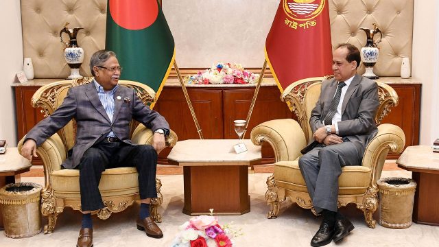 নির্বাচন সুষ্ঠু করতে ইসিকে দায়িত্বশীল ভূমিকা পালনের আহ্বান রাষ্ট্রপতির