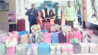 কোম্পানীগঞ্জে ট্রাক ভর্তি মদের চালান আটক