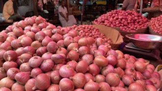 পেঁয়াজের বাজার অস্থির দাম বাড়ছে লাফিয়ে লাফিয়ে