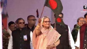 সোহরাওয়ার্দী উদ্যানে আওয়ামী লীগের জনসভা মঞ্চে শেখ হাসিনা