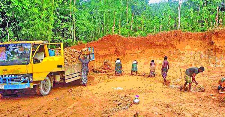 সিলেটে পাহাড় টিলা কেটে চলছে বাড়ি নির্মাণ