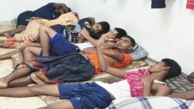 দালালের মাধ্যমে মালয়েশিয়া গিয়ে ৩শ যুবক বন্দি