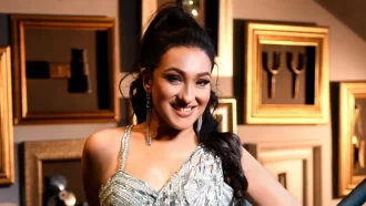 আজ ঋতুপর্ণা ঢাকায়