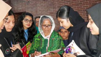 চমক দেখানো কে এই বিয়ানীবাজারের রুমা চক্রবর্তী