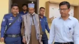 পরীক্ষার্থীদের নকল সরবরাহ করছিলেন মাদ্রাসা অধ্যক্ষ, অতঃপর…