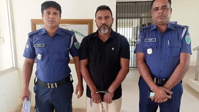 কমলগঞ্জে নারী চা শ্রমিকের মৃত্যুর ঘটনায় চালক গ্রেপ্তার, প্রাইভেট কার জব্দ